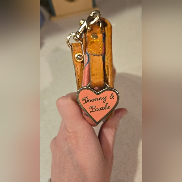 Dooney & Bourke Crayon Heart Wristlet Y2K Pink Lindsay Lohan line - Picture 3 of 6